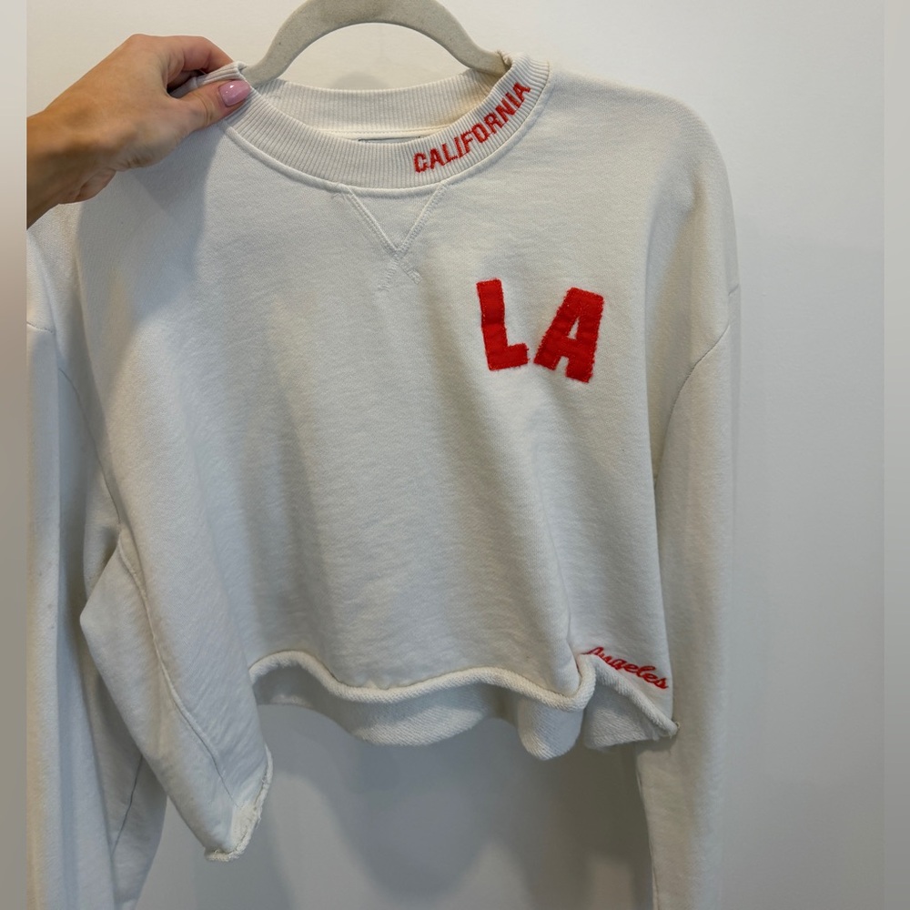 White Cropped 'LA' Sweatshirt with Red Embroidery